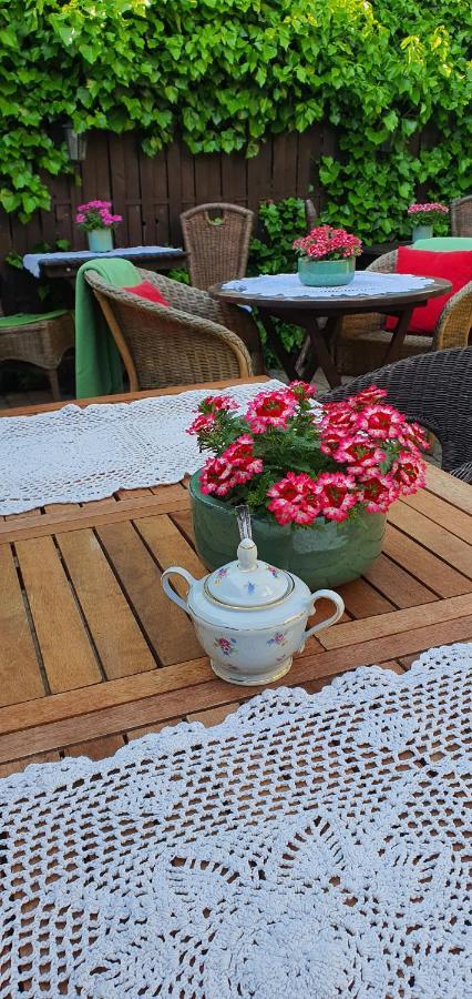 Babie Lato B&B Uniejow Bagian luar foto